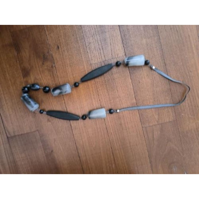 Collier sautoir noir perle et ruban 