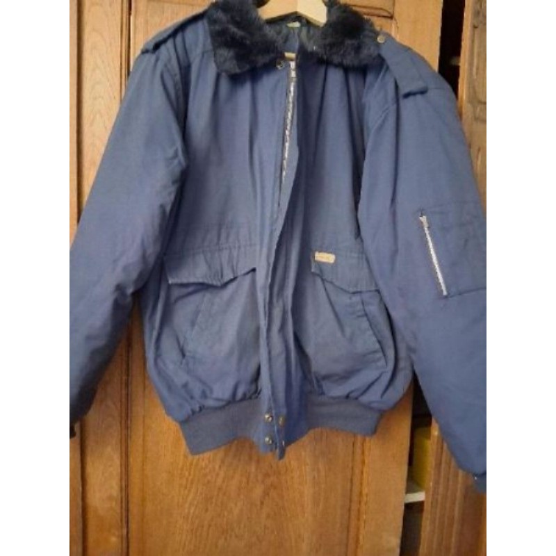 Blouson bleu marine taille L très chaud