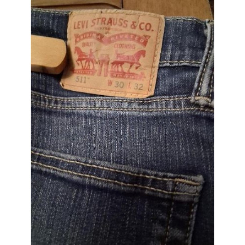 Jean homme lewis 511 taille 30 32 