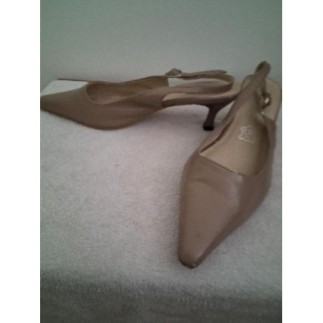 Souliers beiges à talon...