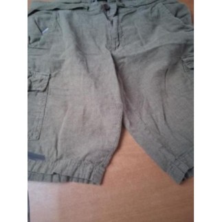 Short homme couleur kaki...