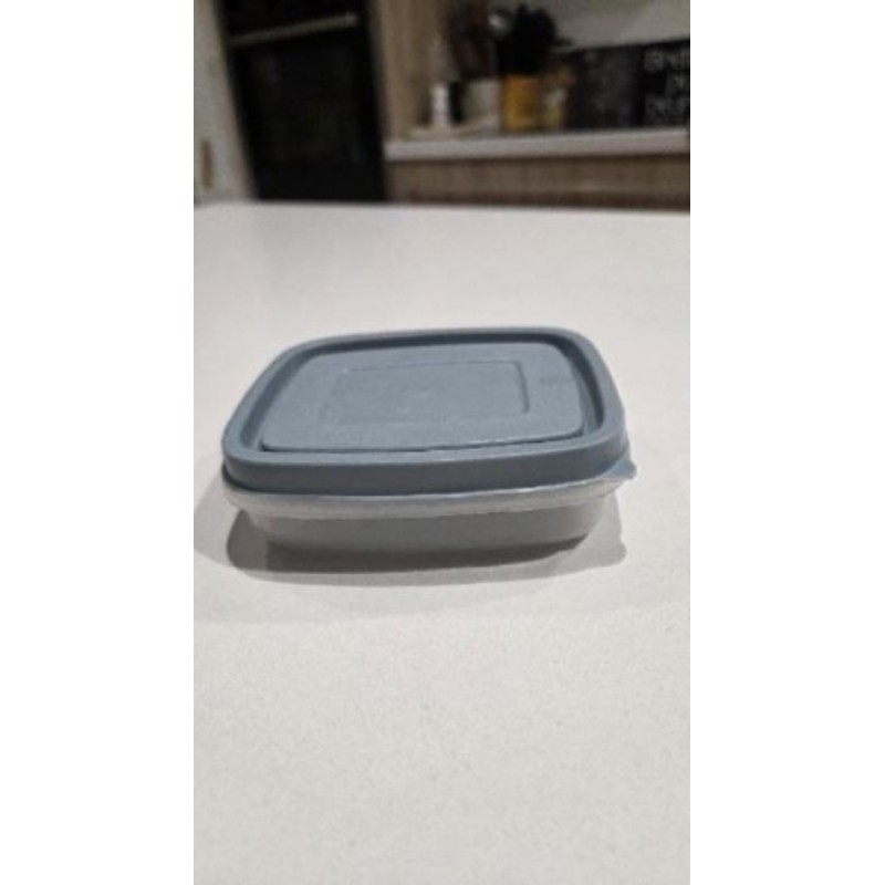 Petie boîte plastique