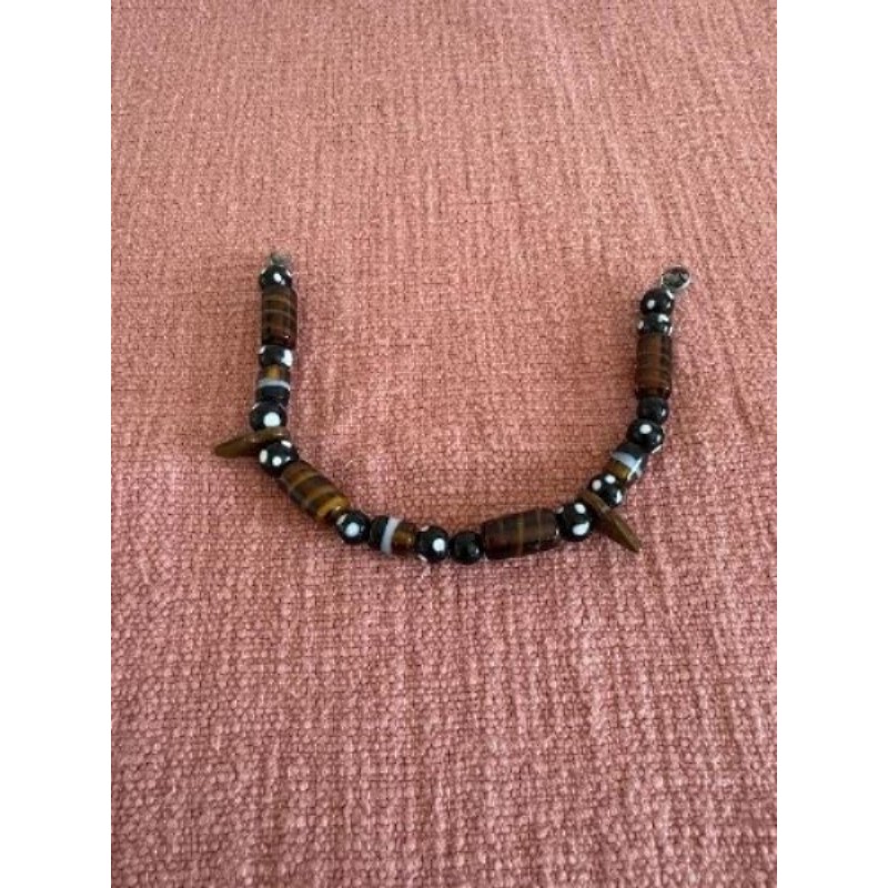 Bracelet en perles (couleur ambre et noire)