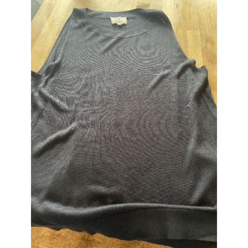 Pull bleu marine sans manche Taille L 123