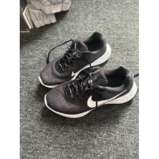 Basket Nike taille 37,5