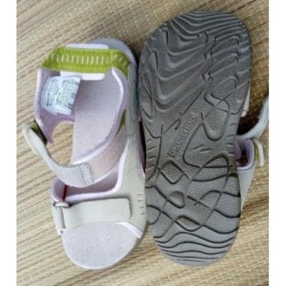 Sandale Enfant taille 34/35...