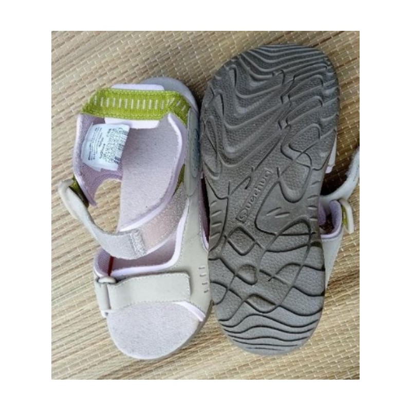Sandale Enfant taille 34/35 scratch quesha