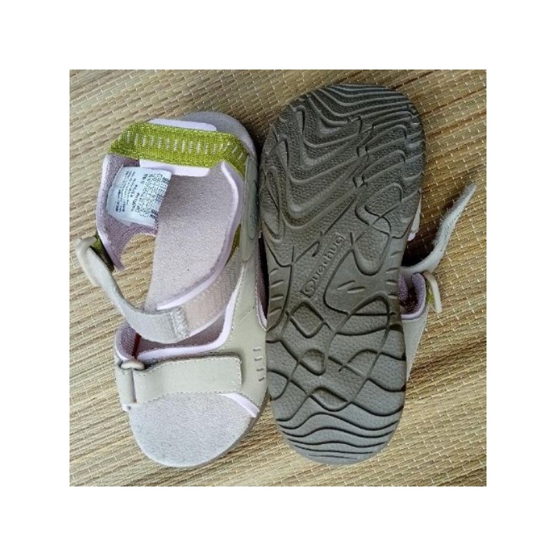 Sandale  scratch enfant taille 32/33 quesha
