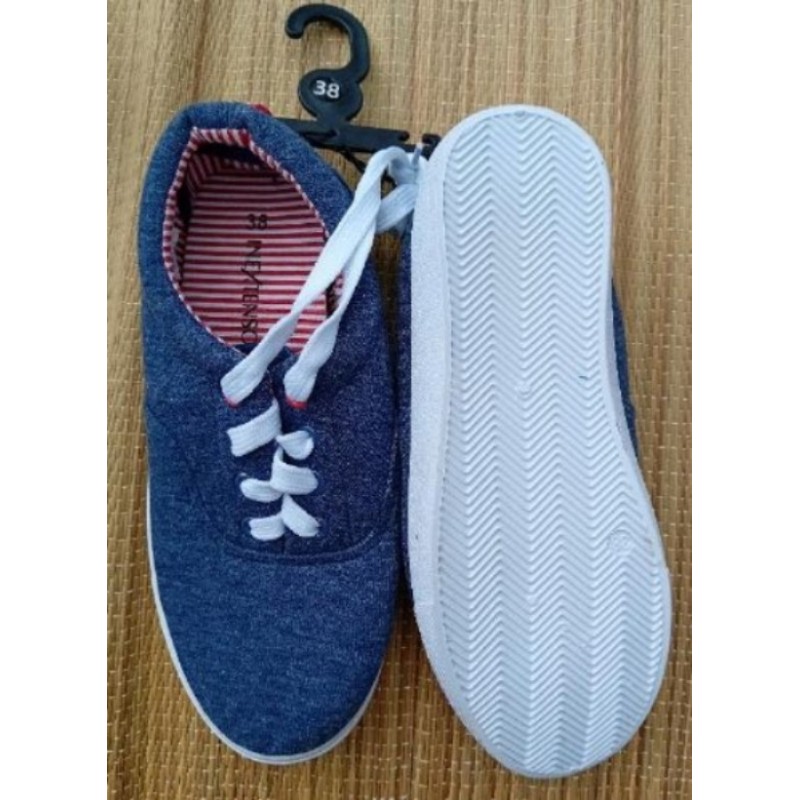 Chaussures Toile jean Taille 38 neufs  In Extrenso Lacet
