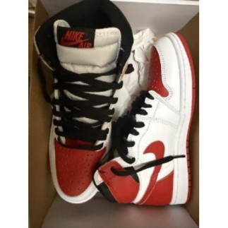 Nike Air Jordan 1 Mid...