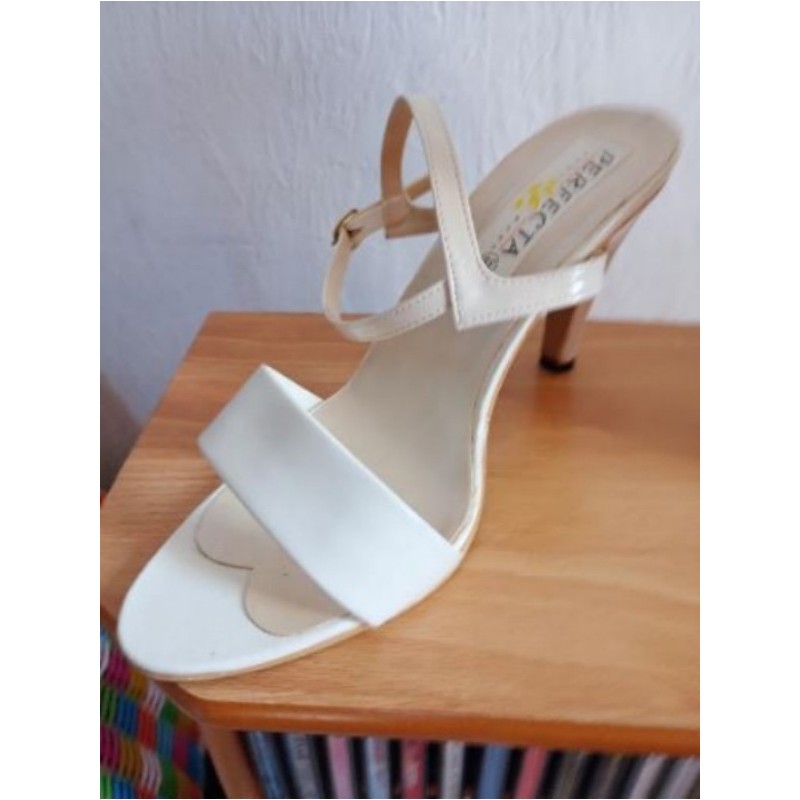 sandales crème à talons 