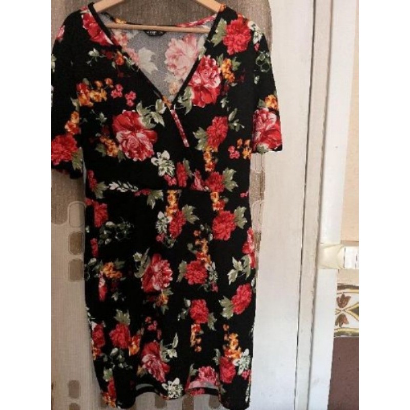 Robe fleurie noir