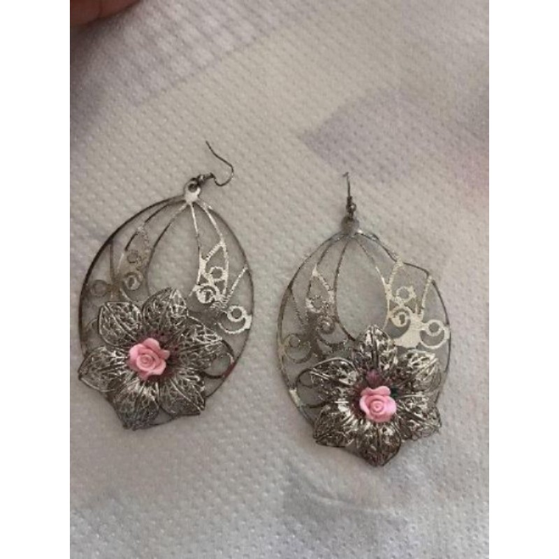 Boucles d’oreilles, couleur argent, petite rose