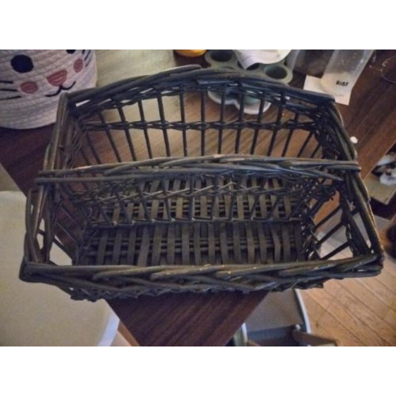 Panier en osier gris