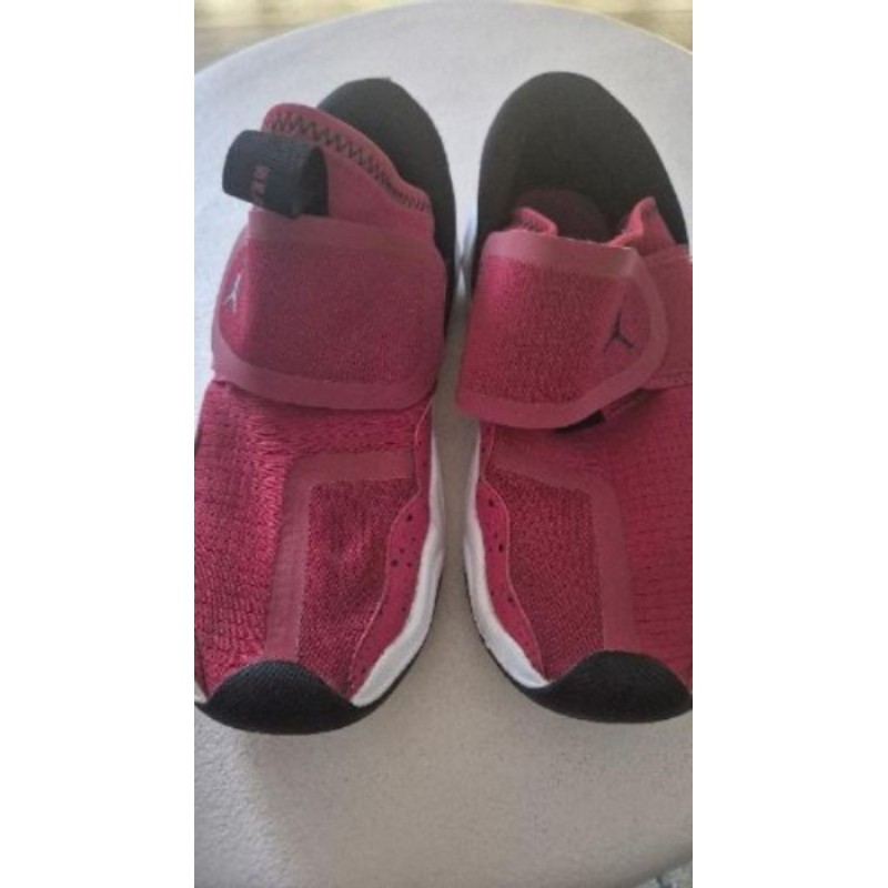 Basket jordan rouge 35