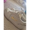 Jordan femme.fille taille 37.5 blanc et doré 
