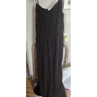 Longue robe noir a bretelle...