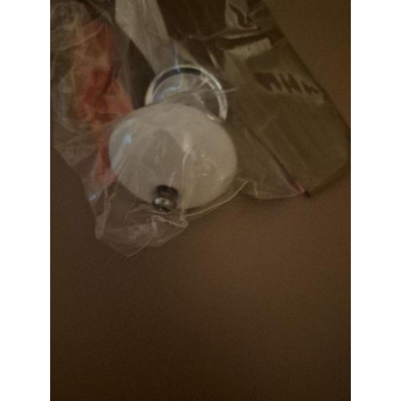 Bouton blanc de porte de meuble