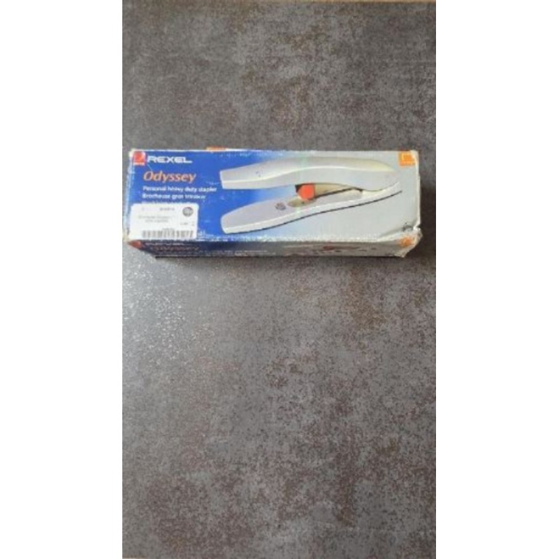Bricheuse Odyssey +1 boîte d'agrafes 