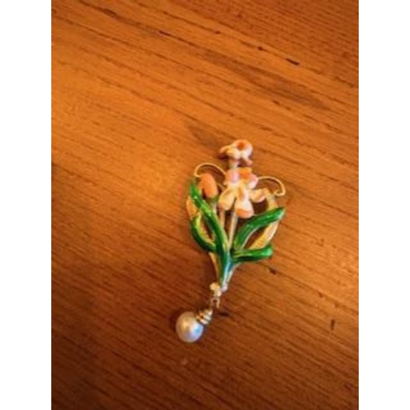 Broche fleur et perle