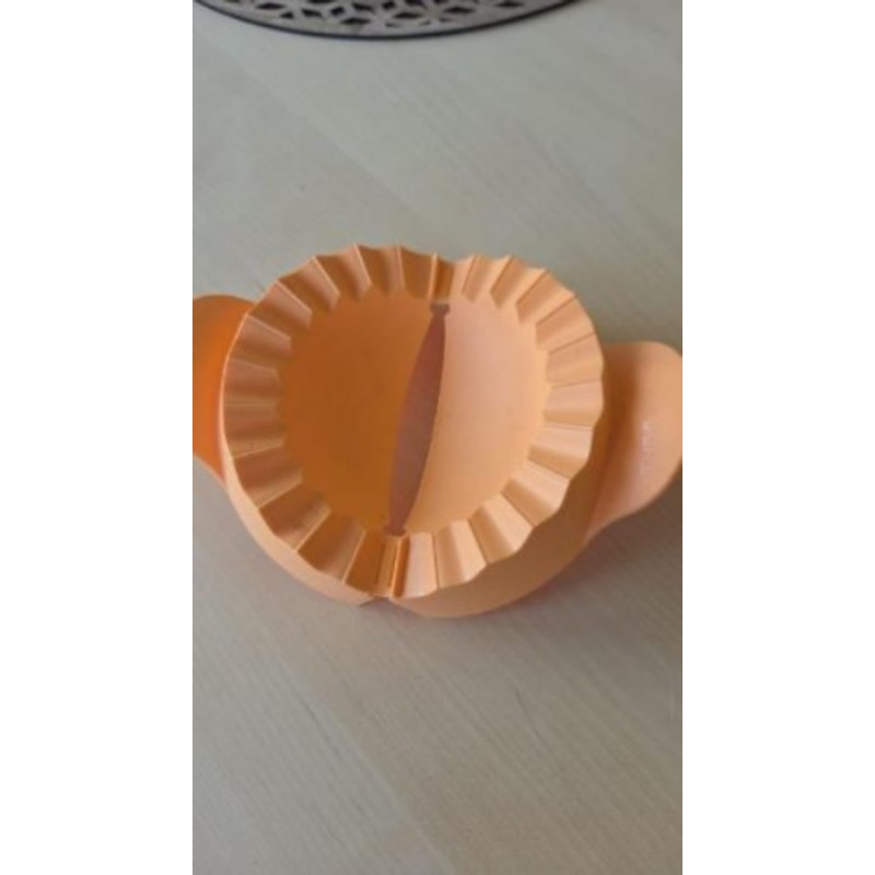 Appareil pour  chaussons salés, sucrés Tupperware