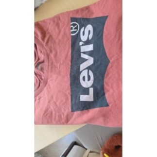 Tee-shirt Levis taille M...