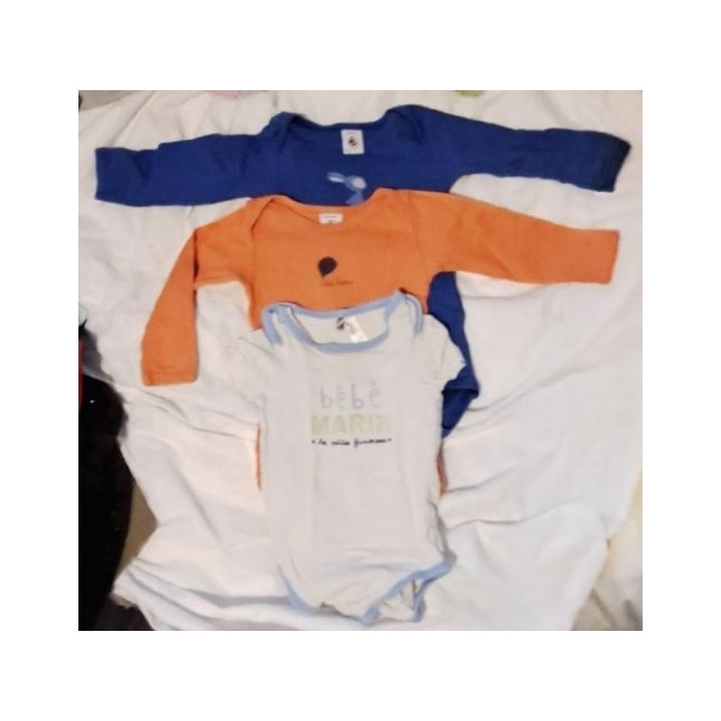 Bodies marques Orchestra et Petit Bateau, 12 mois (1 blanc avec col bleu, 1 orange et 1 bleu)