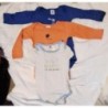 Bodies marques Orchestra et Petit Bateau, 12 mois (1 blanc avec col bleu, 1 orange et 1 bleu)