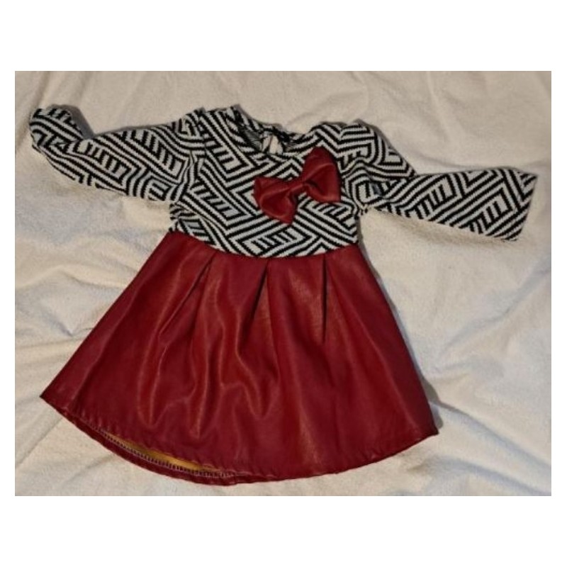 Robe polyester, bariolée noire et blanc avec nœud rouge en haut, et jupe rouge, sans marque, 12 mois
