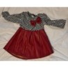 Robe polyester, bariolée noire et blanc avec nœud rouge en haut, et jupe rouge, sans marque, 12 mois