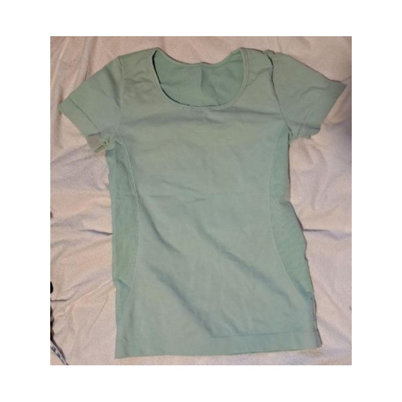 T-shirt vert pâle en polyester sans marque, taille S