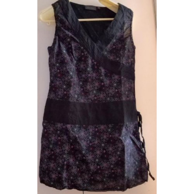 Robe noire avec motifs fleurs rose et gris 100% coton, marque Kiabi, taille 42