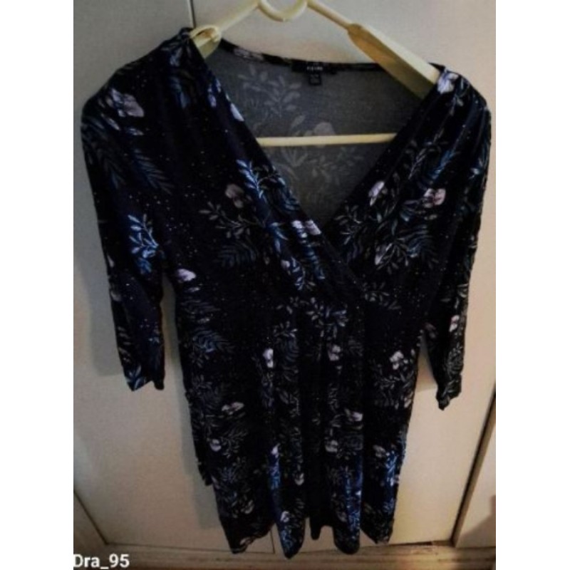 Robe noire motifs fleurs et feuilles, marque Kiabi, taille 42-44