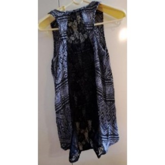 Débardeur bariolé noir et blanc avec dentelle noire au dis Kiabi, taille 42