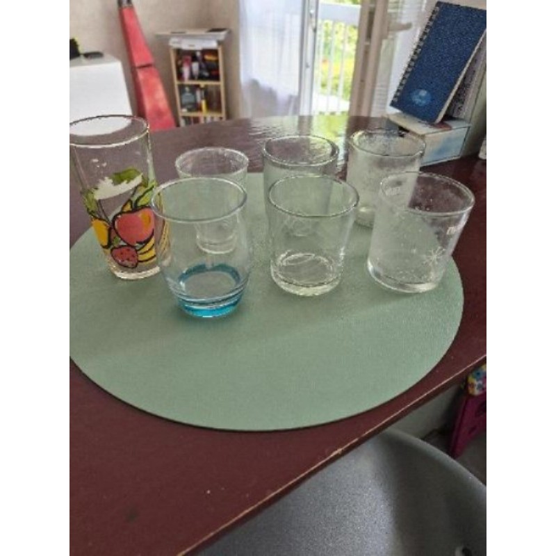 Lot de  9 verres 