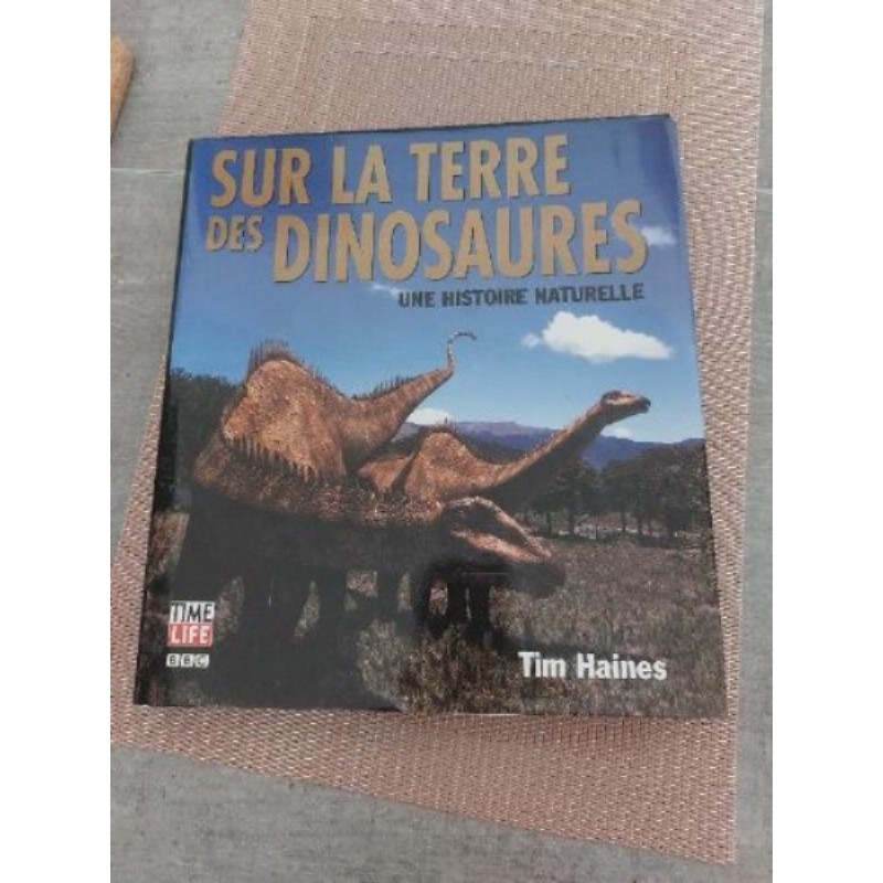 Livre "Sur la terre des dinosaures"