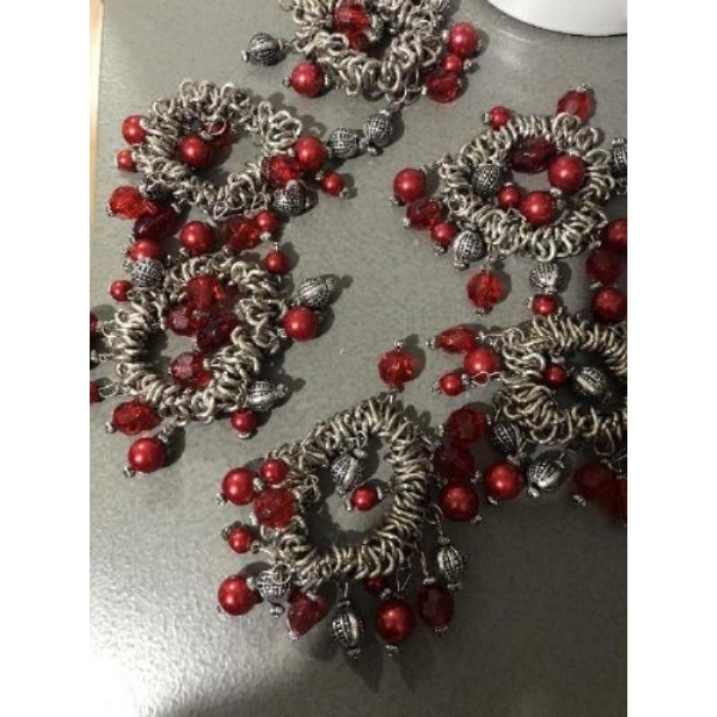 Lot de 6 ronds serviettes métalliques et perles rouges