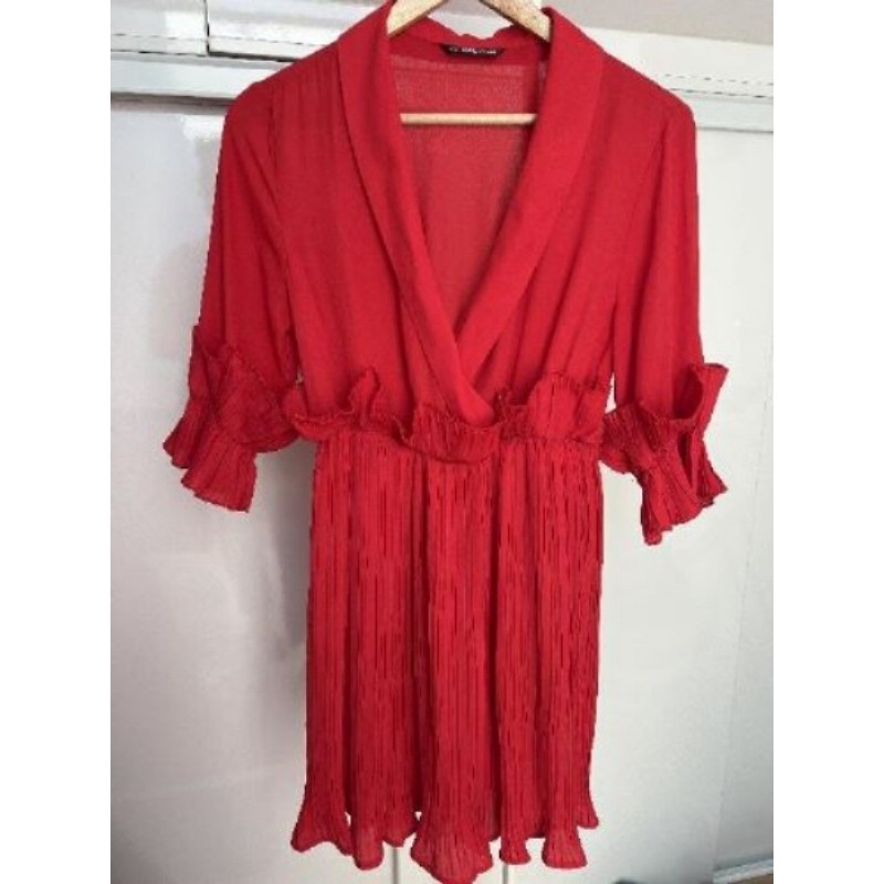 Robe rouge plissée taille M 