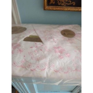 Parure drap brodé neuve 