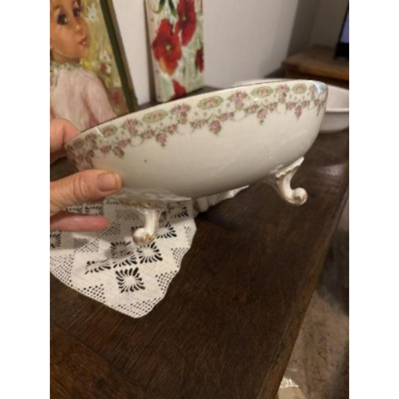 Vieille coupe en porcelaine motif fleurs rose et verte