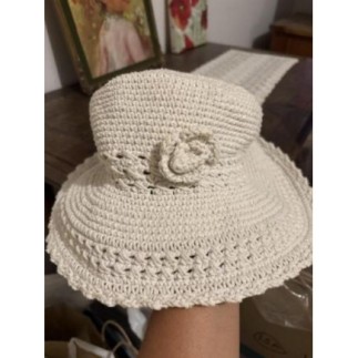 Chapeau blanc à mailles