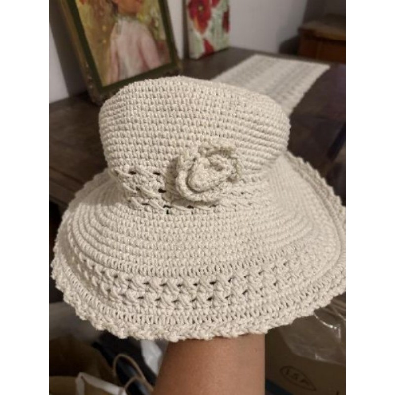 Chapeau blanc à mailles