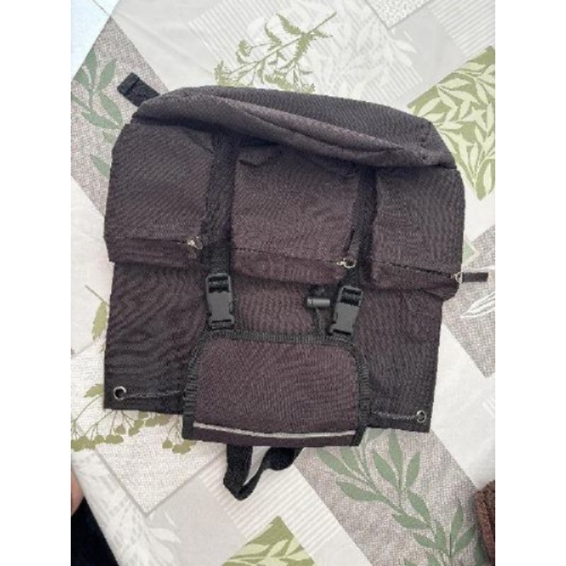 Petit sac à dos noir multipoches