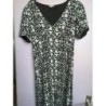 Robe taille M fond blanc dessin noir et blru