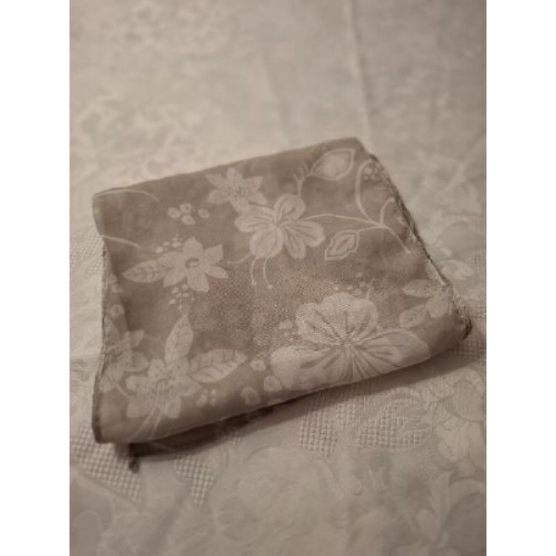 FOULARD GRIS FLEURS BLANCHES