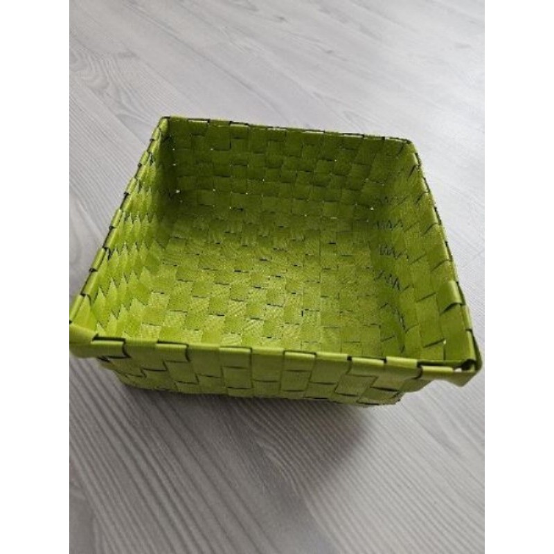 Panier tressé vert anis