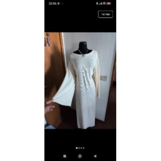 Robe pull resserré au dos...