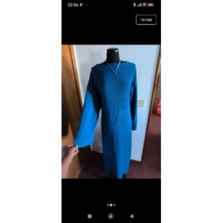 Robe pull resserré au dos...