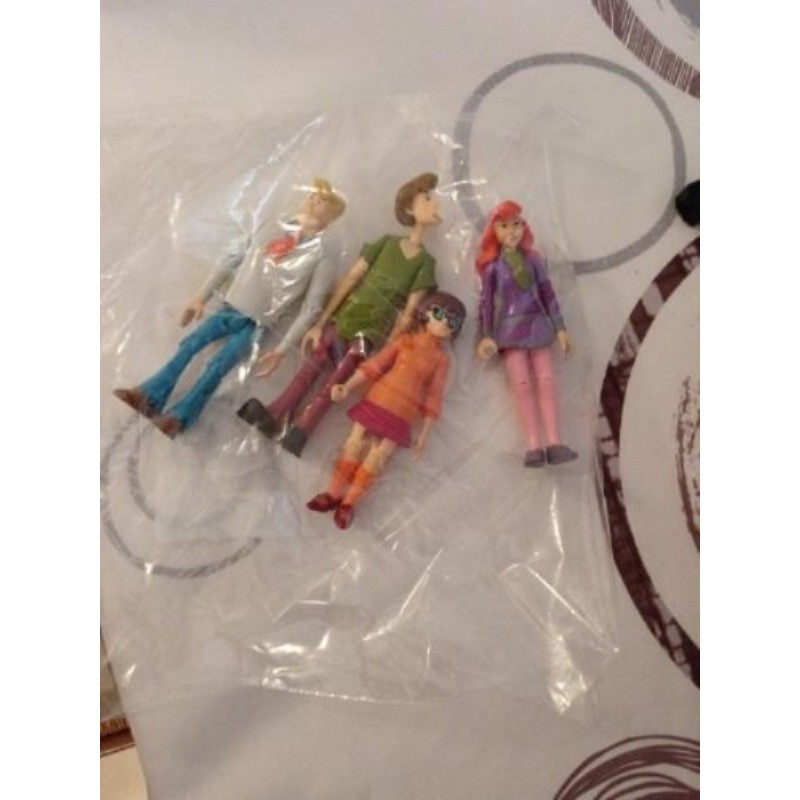 4 personnages scoobi doo