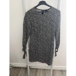Robe fleuri noir et blanc...